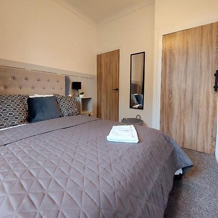 Апартаменты Modern & Bright, G/F, 1Br Apt. Real Hidden Gem Гамильтон Экстерьер фото