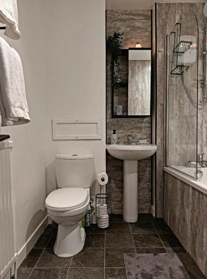 Апартаменты Modern & Bright, G/F, 1Br Apt. Real Hidden Gem Гамильтон Экстерьер фото